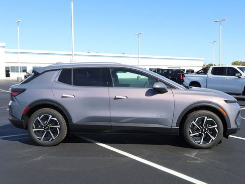 New 2026 Chevrolet Equinox EV LT image 9