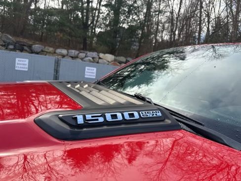 Used 2019 RAM 1500 Laramie AWD/4WD image 10