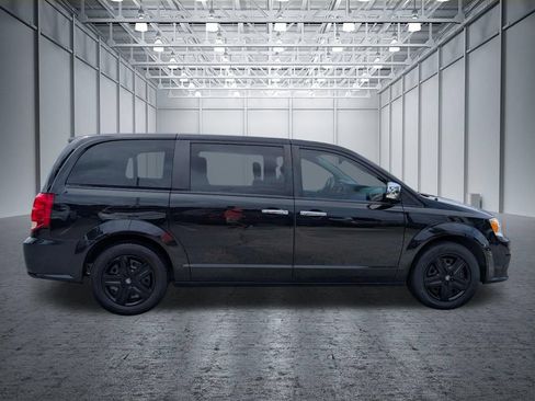 Used 2019 Dodge Grand Caravan SE w/ UConnect Hands-Free Group FWD image 6
