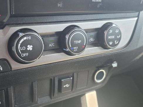 Used 2020 Toyota Tacoma SR w/ SR Convenience Package RWD image 31