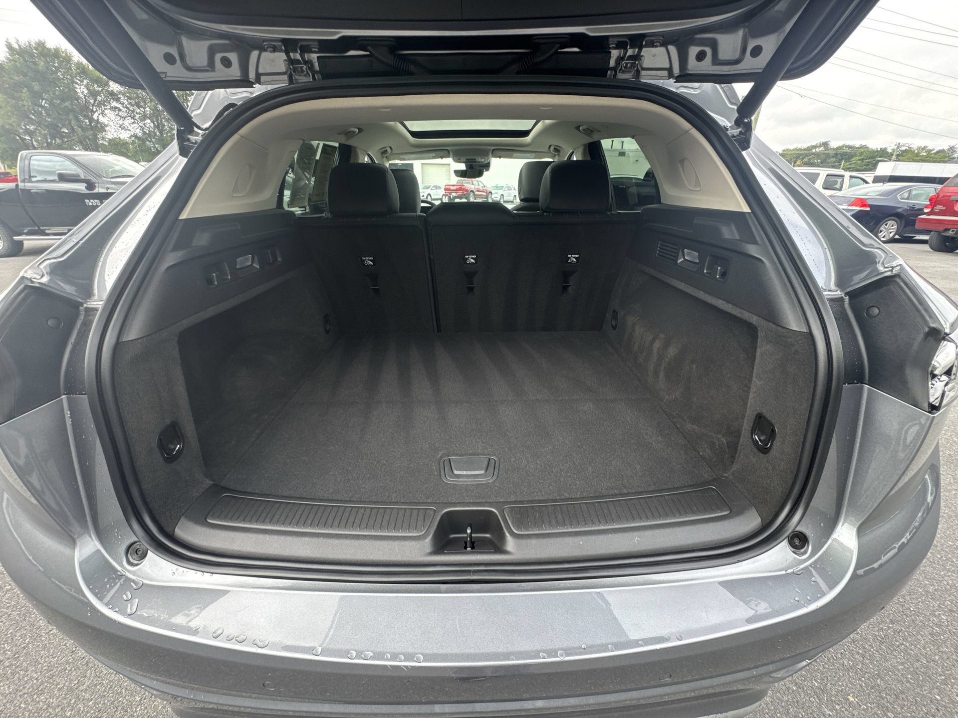 Certified 2022 Buick Envision Avenir w/ Technology Package II AWD/4WD image 21