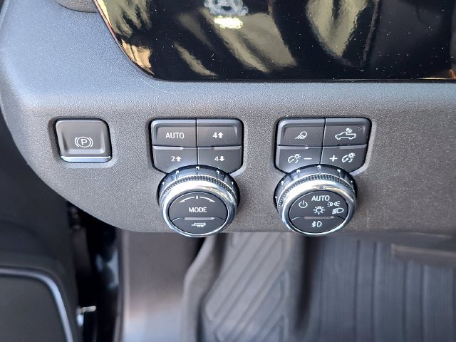 Used 2023 GMC Sierra 1500 SLT w/ SLT Premium Package AWD/4WD image 6