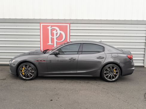 Used 2022 Maserati Ghibli Trofeo image 37