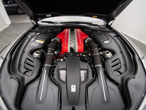 Used 2018 Ferrari GTC4Lusso AWD/4WD image 46