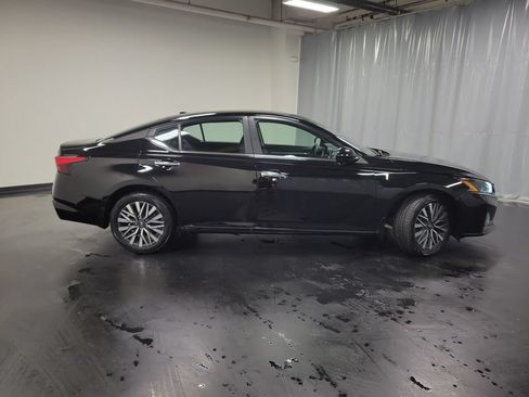 Used 2023 Nissan Altima 2.5 SV AWD/4WD image 9