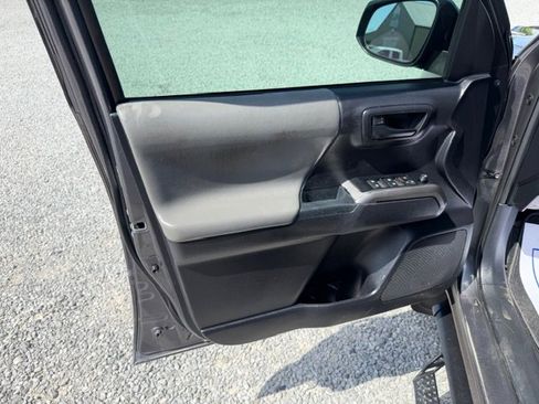 Used 2021 Toyota Tacoma SR5 w/ Technology Package AWD/4WD image 10
