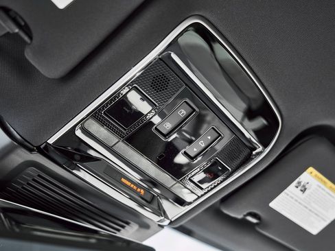 Used 2026 Land Rover Range Rover Long Wheelbase SE image 82