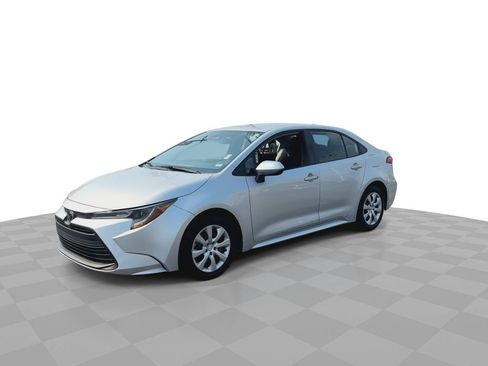 Used 2024 Toyota Corolla LE FWD image 4