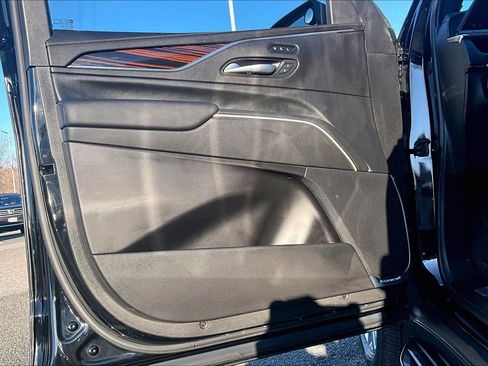 Used 2024 Cadillac Escalade ESV Premium Luxury image 22