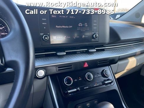 Used 2024 Kia Carnival LX image 18