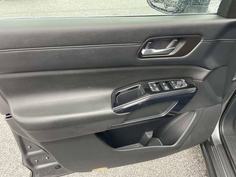 Used 2022 Nissan Pathfinder SV image 17