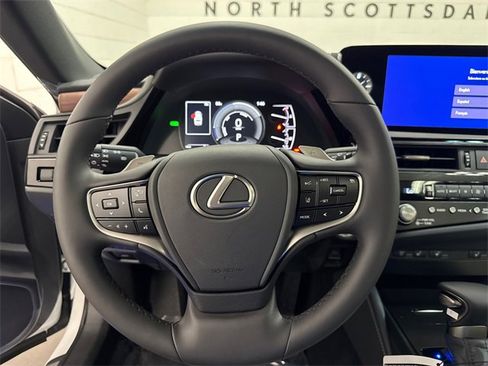 New 2025 Lexus ES 300h w/ Premium Package image 5