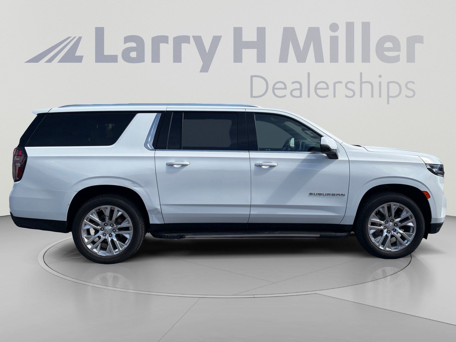 Used 2021 Chevrolet Suburban LT w/ Luxury Package AWD/4WD image 6