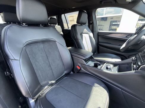 New 2025 Jeep Grand Cherokee L Altitude AWD/4WD image 14