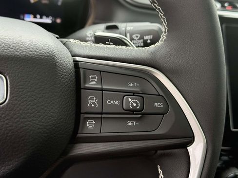 New 2025 Jeep Grand Cherokee L Altitude image 24