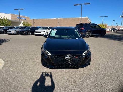 Used 2023 Nissan Altima 2.5 SR w/ SR Premium Package image 19