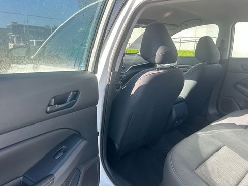 Used 2025 Nissan Altima 2.5 SV FWD image 11