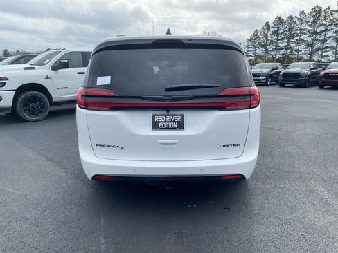 New 2026 Chrysler Pacifica Limited w/ S Appearance Package image 6
