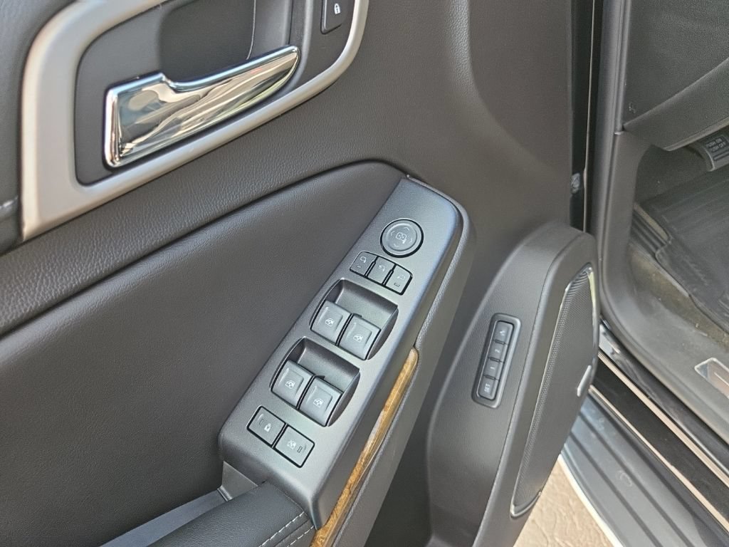 Used 2017 GMC Yukon Denali w/ Open Road Package AWD/4WD image 18