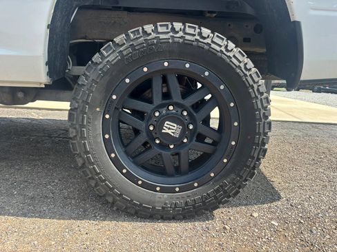Used 2017 RAM 2500 Tradesman w/ Chrome Appearance Group AWD/4WD image 2