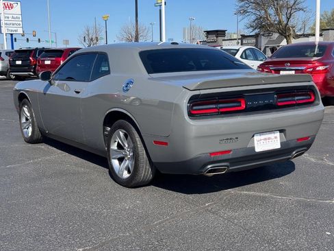 Used 2018 Dodge Challenger SXT image 7
