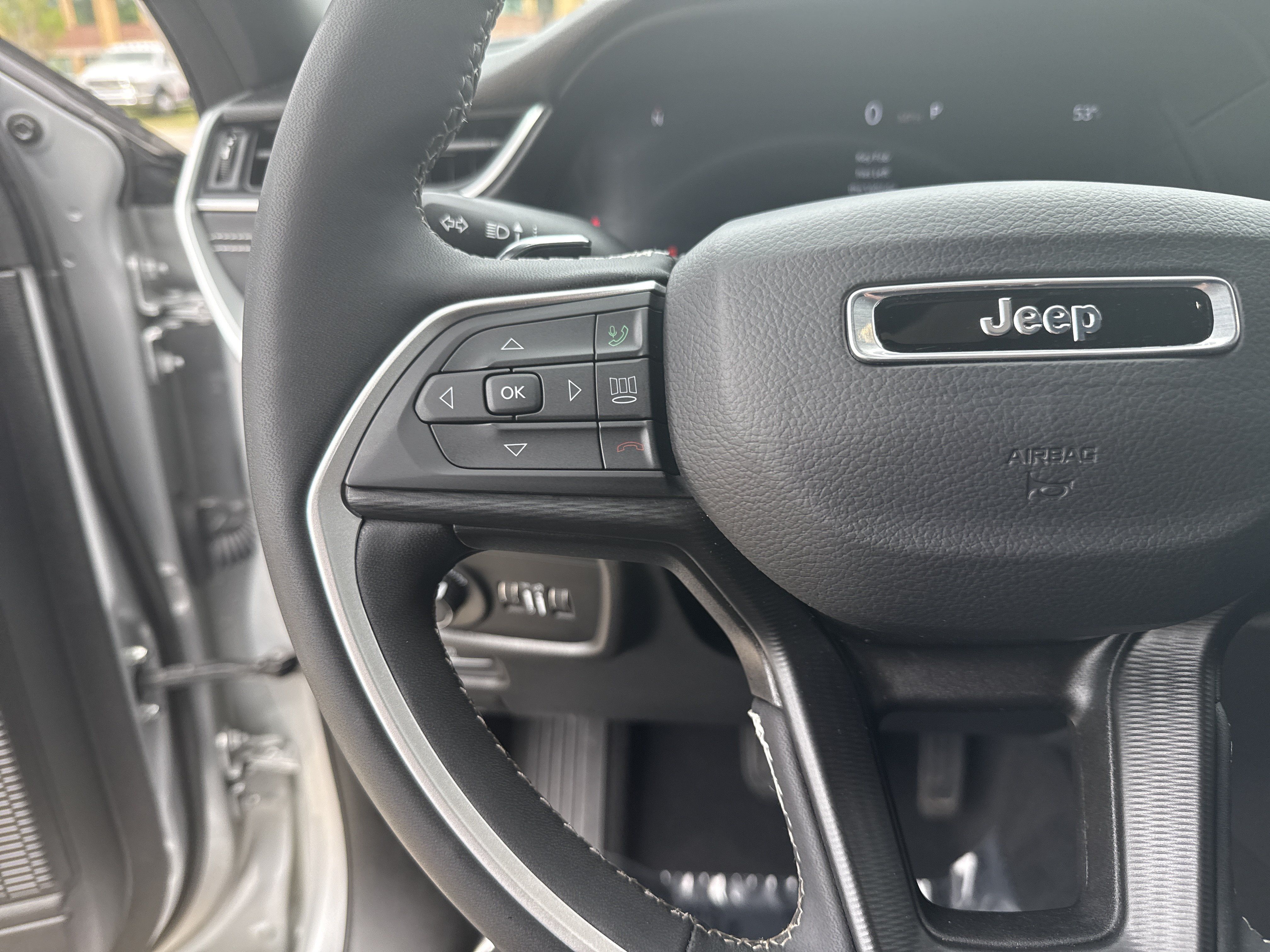 Used 2024 Jeep Grand Cherokee L Laredo AWD/4WD image 18