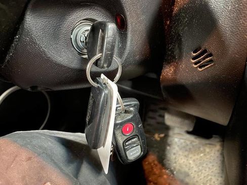 Used 2004 MAZDA MAZDA3 s w/ Moonroof & 6-CD Pkg image 45