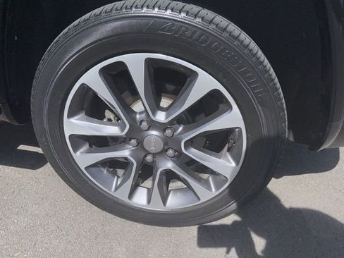 Used 2018 Jeep Grand Cherokee Overland image 10