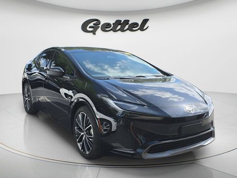 Used 2024 Toyota Prius XLE FWD image 2