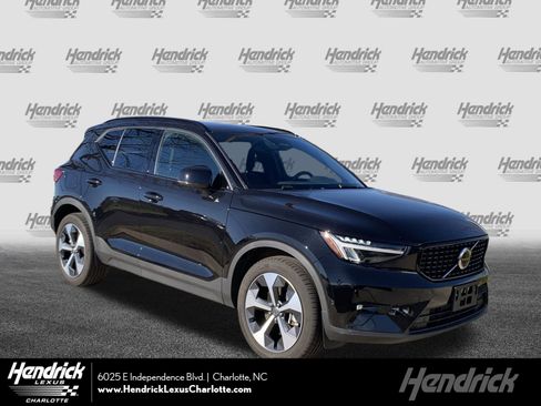Used 2025 Volvo XC40 B5 Plus image 1