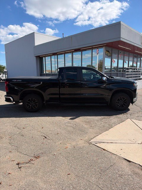 Used 2021 Chevrolet Silverado 1500 LT AWD/4WD image 4