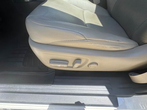 Used 2021 Toyota 4Runner Limited AWD/4WD image 16