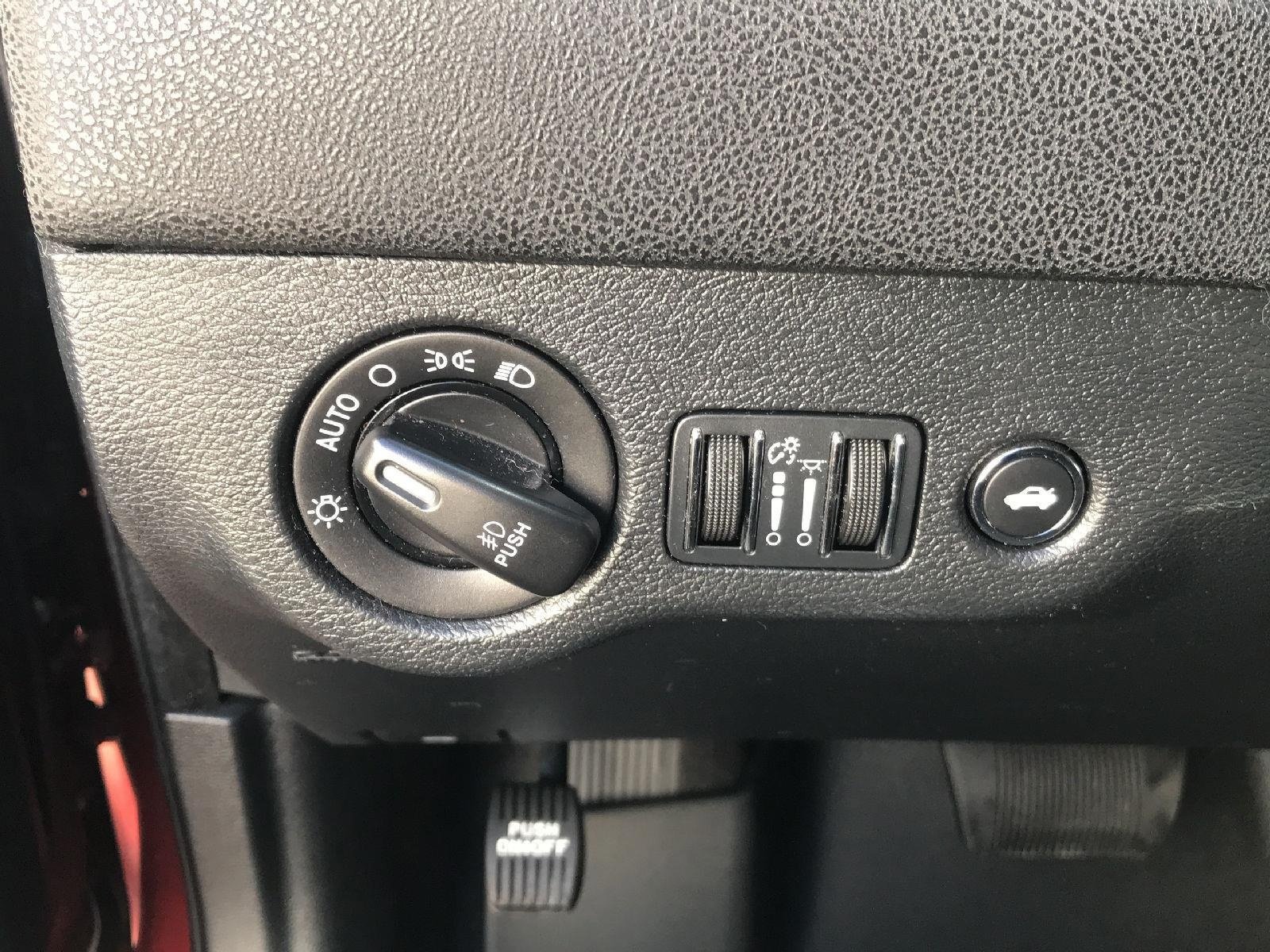 Used 2014 Dodge Charger SXT RWD image 17