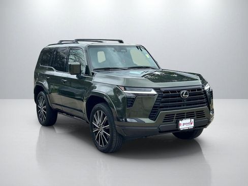 Used 2025 Lexus GX 550 w/ Accessory Package (2T) AWD/4WD image 3