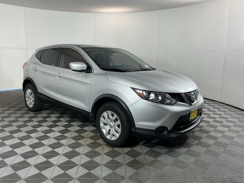 Used 2018 Nissan Rogue Sport S FWD image 3