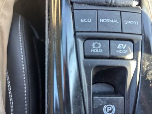 Used 2025 Toyota Camry SE image 16