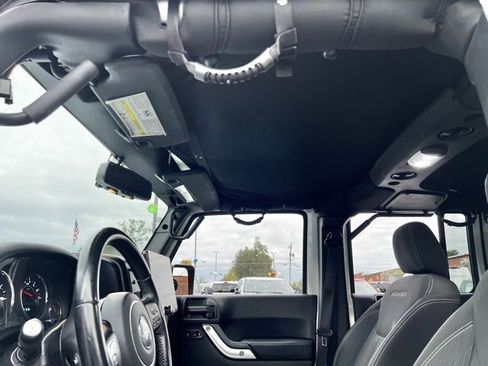 Used 2017 Jeep Wrangler Unlimited Sahara image 15