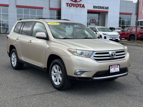 Used 2013 Toyota Highlander Plus image 2