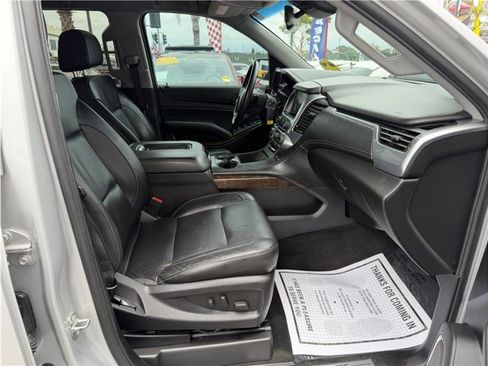 Used 2018 Chevrolet Suburban LT RWD image 31