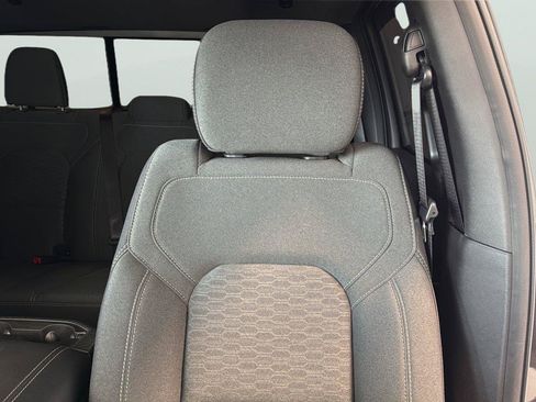 Used 2026 RAM 1500 Express AWD/4WD image 29