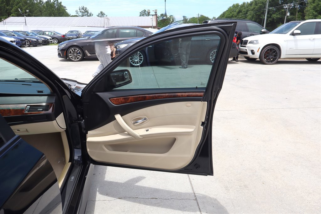 Used 2008 BMW 550i Sedan w/ Sport Pkg RWD image 31
