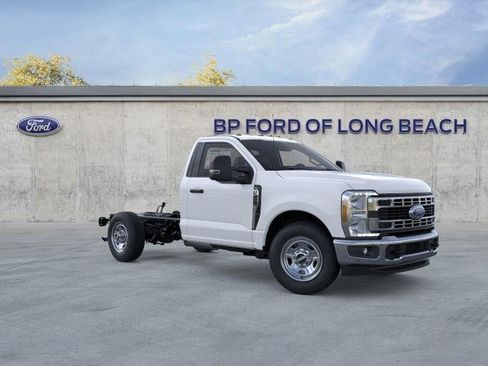 New 2026 Ford F350 XL w/ XL Chrome Package RWD image 7