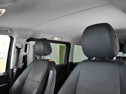 Used 2016 Mercedes-Benz Metris Passenger image 2