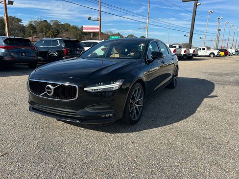 Used 2018 Volvo S90 T5 Momentum w/ Momentum Plus Package image 9