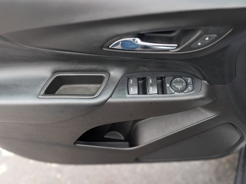 Used 2018 Chevrolet Equinox LT image 28