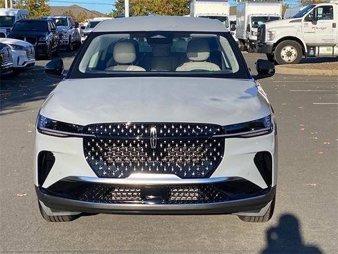 New 2026 Lincoln Nautilus Premier image 2