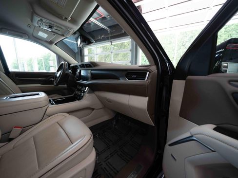 Used 2023 GMC Yukon XL Denali AWD/4WD image 25