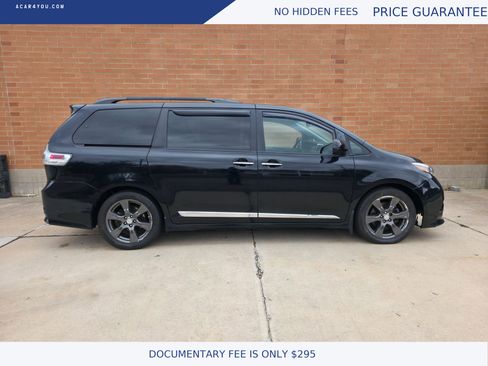 Used 2017 Toyota Sienna SE Premium image 4