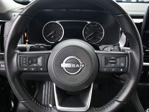 Used 2025 Nissan Pathfinder SV image 15