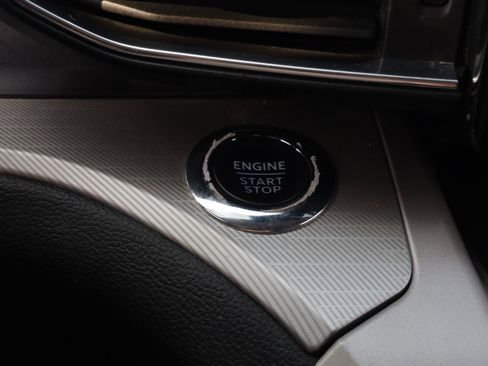 Used 2023 Ford Explorer XLT w/ Equipment Group 202A image 23